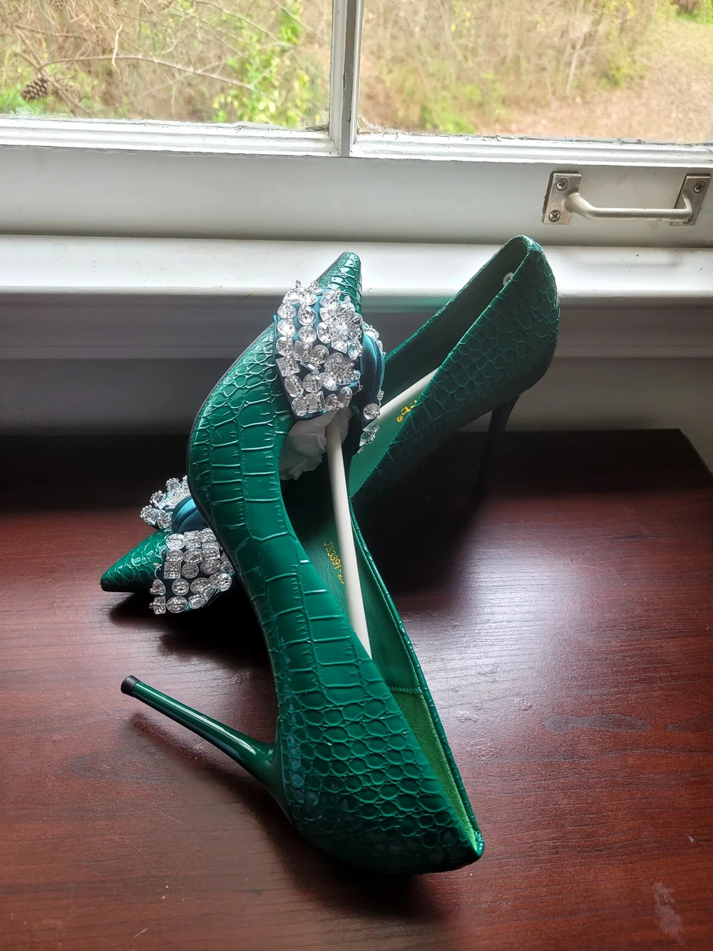Bigtree Emerald Green Pointed Heels with Crystal Bow Accent